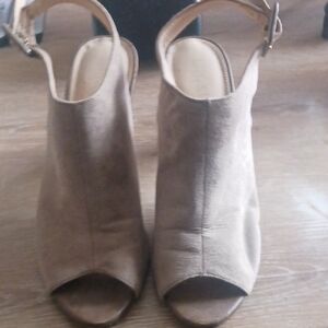 Elegant Tan Women's Peep-Toe Shoes By Kelly & Katie